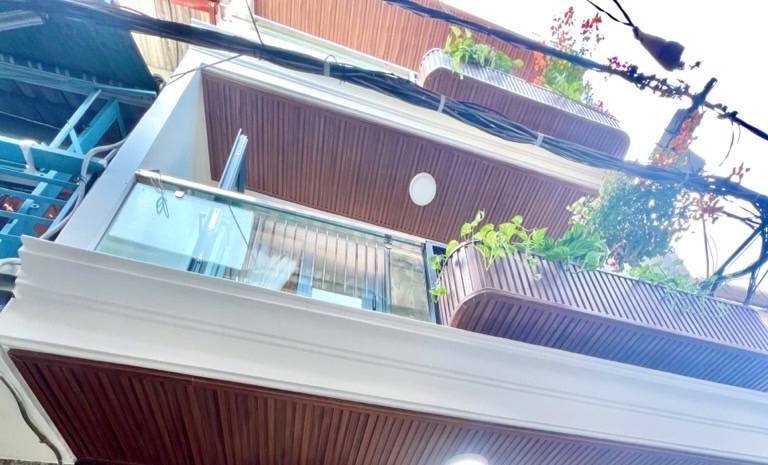 SÁT MT HOÀNG SA Q3 – NỘI THẤT SANG TRỌNG – 3 TẦNG CHỈ NHỈNH 4 TỶ